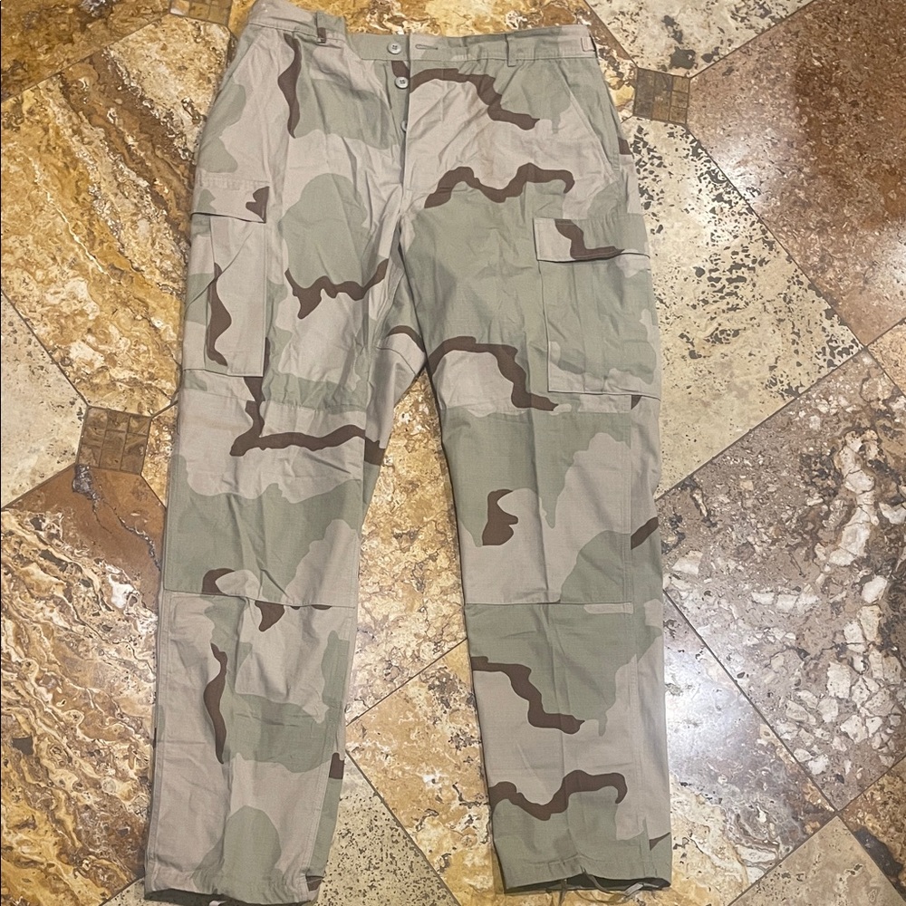 Army Mens Tactical Camouflage Cargo Pants, vintage, great condition